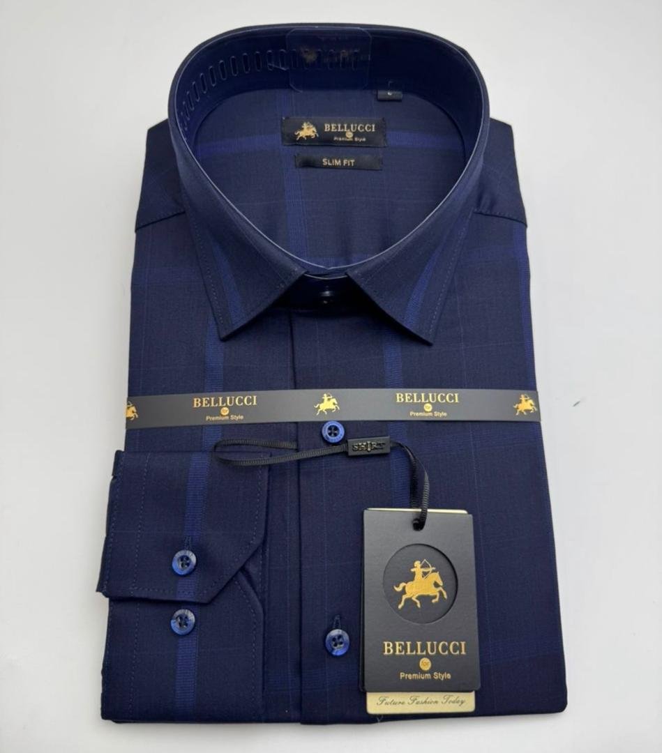 Chemise bleu marine ton sur ton